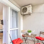 Two Bedrooms Apartment With Free Garage In The Downtown